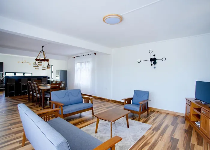 4 King Size Bed Villa With Pool & Bbq Grand Baie