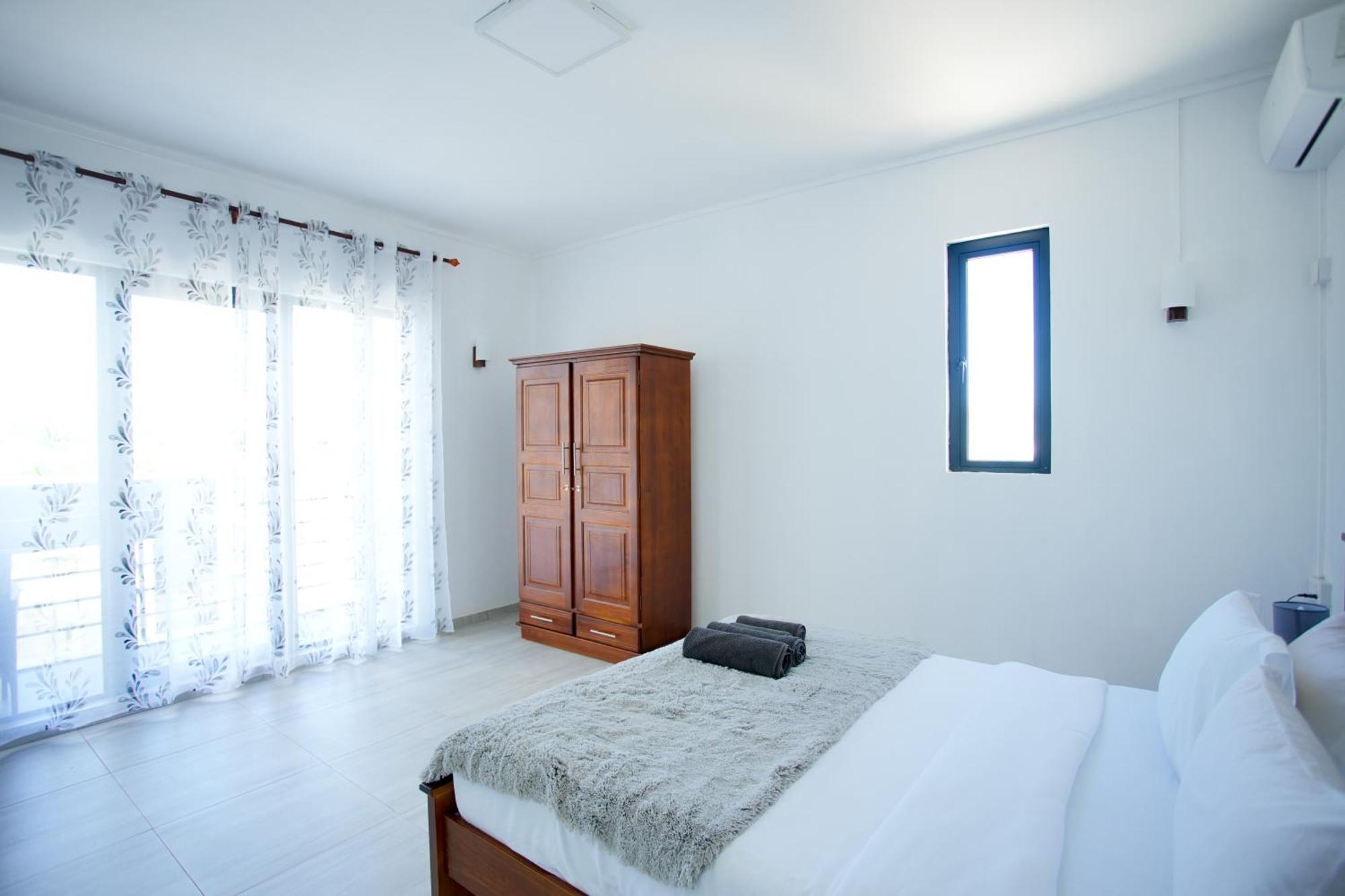 Vila 4 King Size Bed With Pool & Bbq